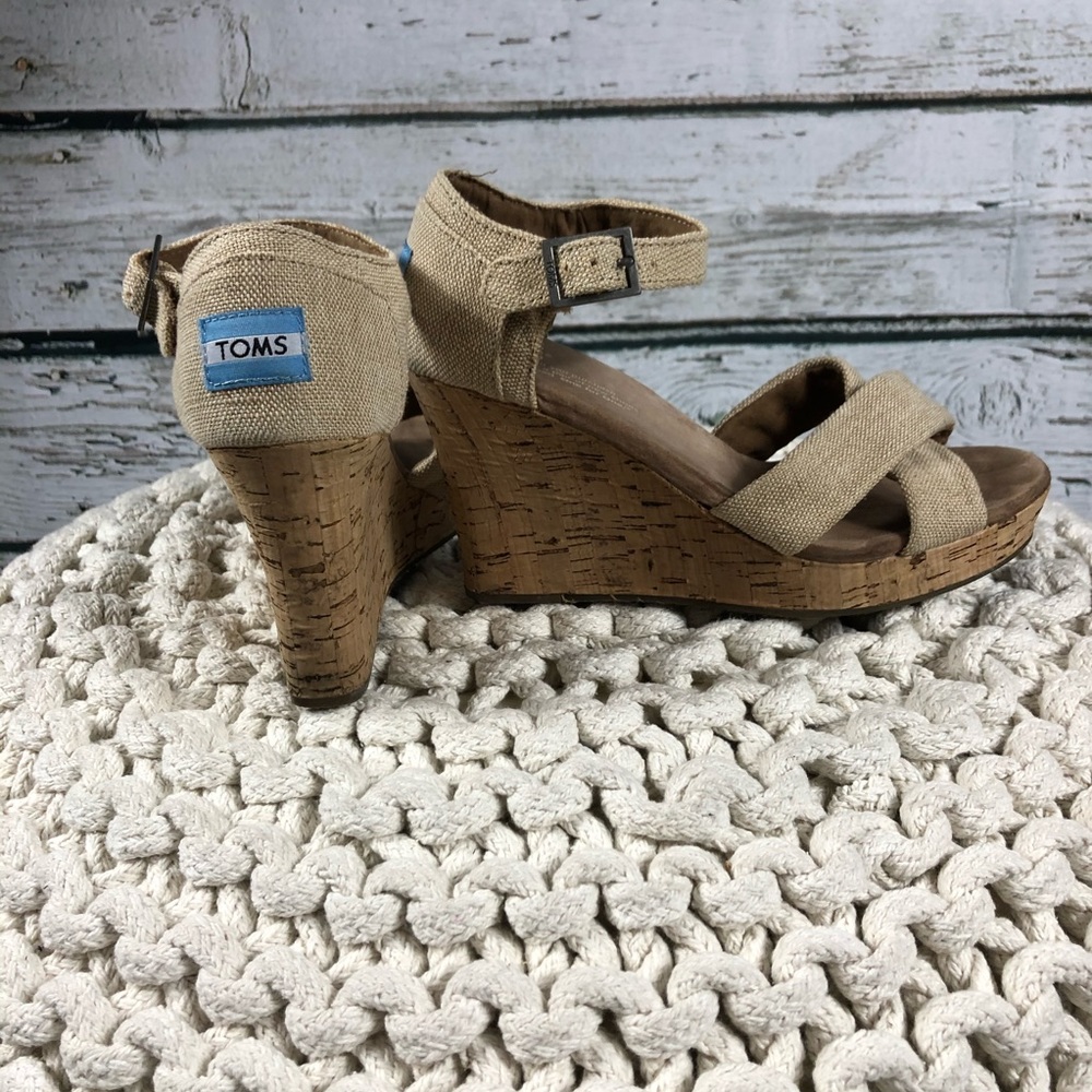 SH013 TOMS Tan Wedge Heel Sandal 7